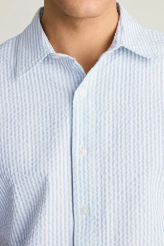 Añade un toque de estilo con el Riviera Short Sleeve Shirt de Bonobos