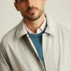 Afrontá los días lluviosos con estilo con la chaqueta italiana Mac de Bonobos