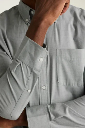 Camisa elástica para el día a día: Camisa de algodón con botones de Bonobos
