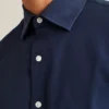 Camisa para ir de la oficina a cenar: camisa con botones sin meter por dentro Camisa para ir de la oficina a cenar: camisa con botones sin meter por dentro
