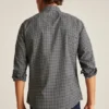 Camisa para ir de la oficina a cenar: camisa con botones sin meter por dentro Camisa para ir de la oficina a cenar: camisa con botones sin meter por dentro