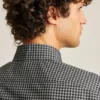 Camisa para ir de la oficina a cenar: camisa con botones sin meter por dentro Camisa para ir de la oficina a cenar: camisa con botones sin meter por dentro