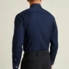 Camisa para ir de la oficina a cenar: camisa con botones sin meter por dentro Camisa para ir de la oficina a cenar: camisa con botones sin meter por dentro
