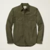 Camisas utilitarias teñidas en prenda