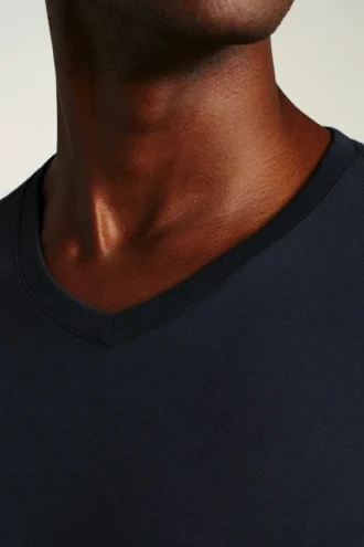 Camiseta de cuello en V de algodón orgánico