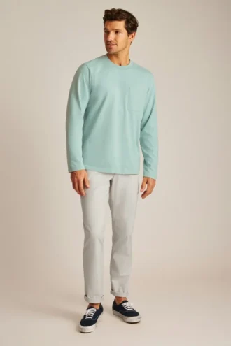 Camiseta de manga larga con bolsillo y cuello redondo de peso medio