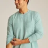 Camiseta de manga larga con bolsillo y cuello redondo de peso medio Camiseta de manga larga con bolsillo y cuello redondo de peso medio