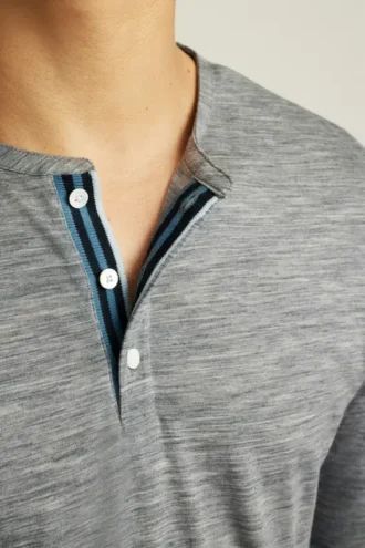 Camiseta Henley de lana merino suave y transpirable