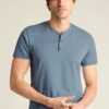 Camiseta Henley de manga corta Jetsetter Performance Camiseta Henley de manga corta Jetsetter Performance