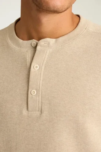 Camiseta Henley de tejido waffle