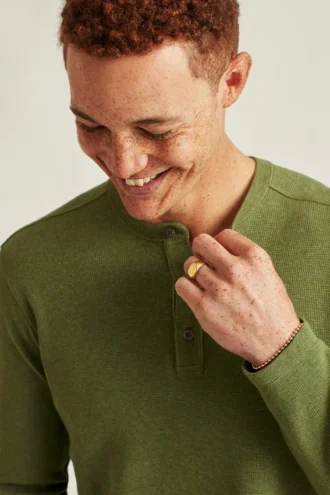 Camiseta Henley ligera de tejido waffle