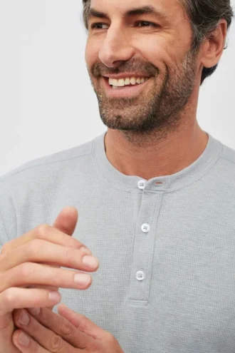 Camiseta Henley ligera de tejido waffle Camiseta Henley ligera de tejido waffle