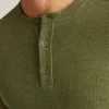 Camiseta Henley ligera de tejido waffle