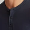 Camiseta Henley suave para el día a día