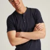 Camiseta Henley suave para el día a día