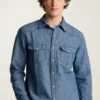 Compra la camisa vaquera de estilo western