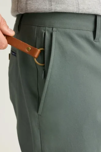 Descubre un estilo desenfadado con los chinos elásticos para hombre 2.0 de Bonobos