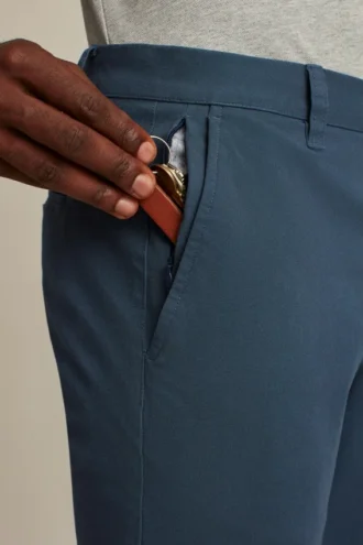 Descubre un estilo desenfadado con los chinos elásticos para hombre 2.0 de Bonobos