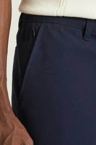 Descubre un estilo desenfadado con los chinos elásticos para hombre 2.0 de Bonobos