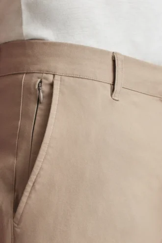 Descubre un estilo desenfadado con los chinos elásticos para hombre 2.0 de Bonobos