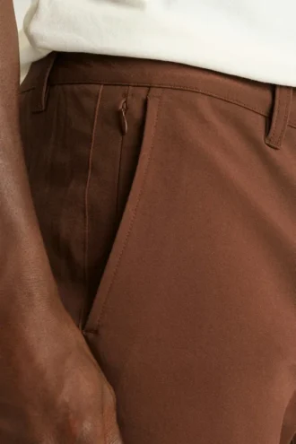 Descubre un estilo desenfadado con los chinos elásticos para hombre 2.0 de Bonobos