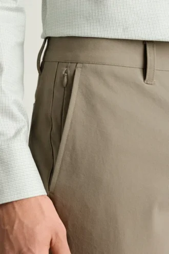 Descubre un estilo desenfadado con los chinos elásticos para hombre 2.0 de Bonobos
