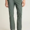 Descubre un estilo desenfadado con los chinos elásticos para hombre 2.0 de Bonobos