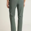 Descubre un estilo desenfadado con los chinos elásticos para hombre 2.0 de Bonobos