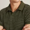 El polo de felpa suave