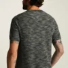 Estilo colorido con el jersey teñido al azar de Bonobos Estilo colorido con el jersey teñido al azar de Bonobos
