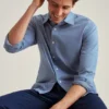 La camisa de punto para ir de la oficina a cenar