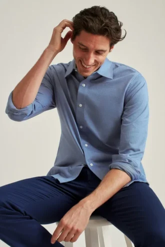 La camisa de punto para ir de la oficina a cenar