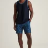 La camiseta sin mangas La camiseta sin mangas