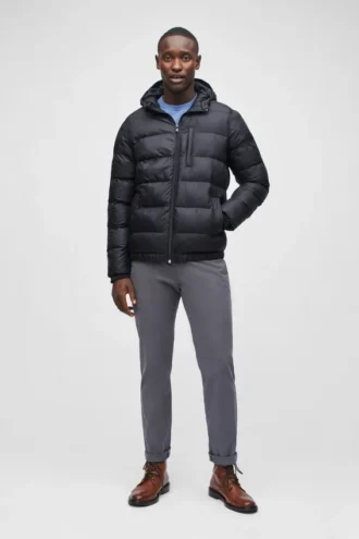 La chaqueta acolchada con capucha