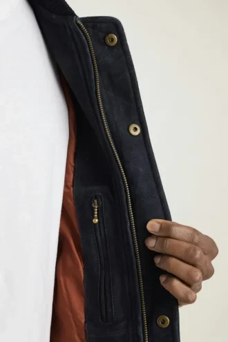 La chaqueta bomber de ante