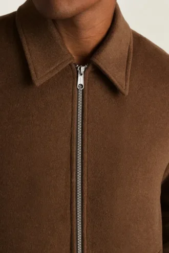 La chaqueta bomber de lana italiana