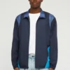 La chaqueta cortavientos La chaqueta cortavientos