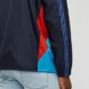 La chaqueta cortavientos La chaqueta cortavientos