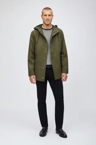 La chaqueta de campo con capucha