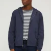 La chaqueta de campo con capucha