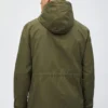 La chaqueta de campo con capucha La chaqueta de campo con capucha