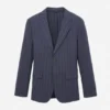 La chaqueta de traje corta
