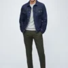 La chaqueta vaquera elástica La chaqueta vaquera elástica