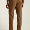 Los elegantes pantalones Navigator. Cómpralos ahora en Bonobos