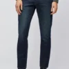 Los vaqueros azules: denim clásico en múltiples lavados Los vaqueros azules: denim clásico en múltiples lavados