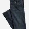 Los vaqueros azules: denim clásico en múltiples lavados Los vaqueros azules: denim clásico en múltiples lavados