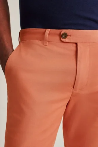 Pantalón chino elástico refinado