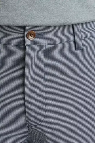Pantalón chino ligero