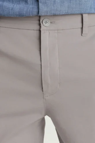 Pantalón chino ligero