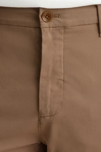 Pantalón chino ligero